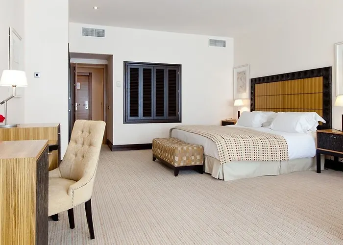 Monteros & ホテル 5*