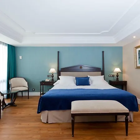 Monteros & Отель